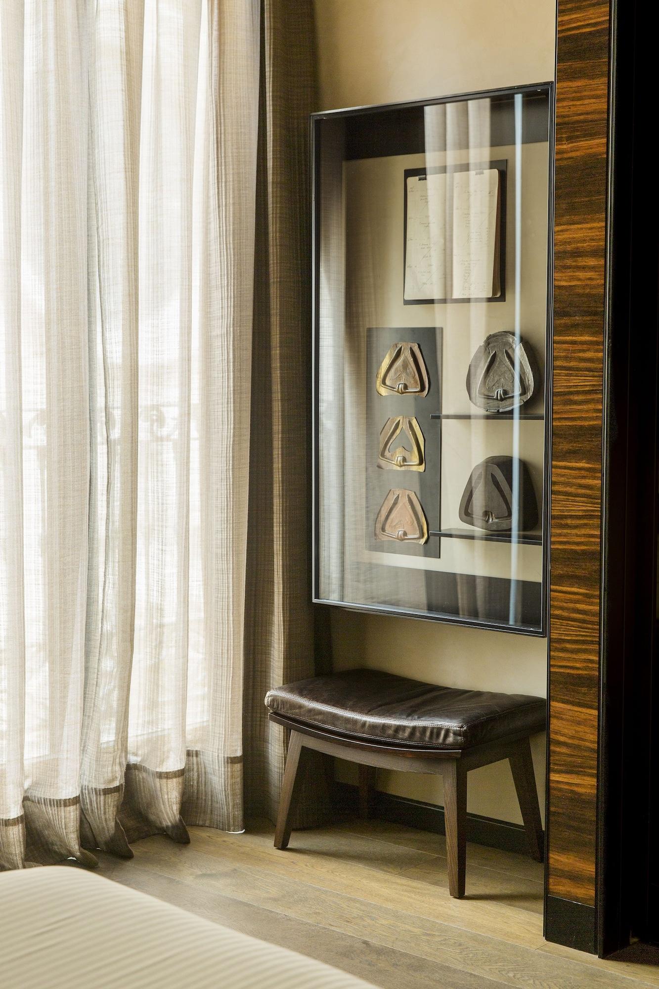 Hotel Bagues, A Small Luxury Of The World